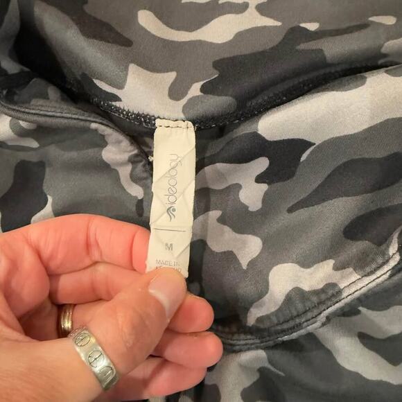 Ideology High Rise Compression Activewear Leggings Women’s Medium Camo Workout - Picture 3 of 5